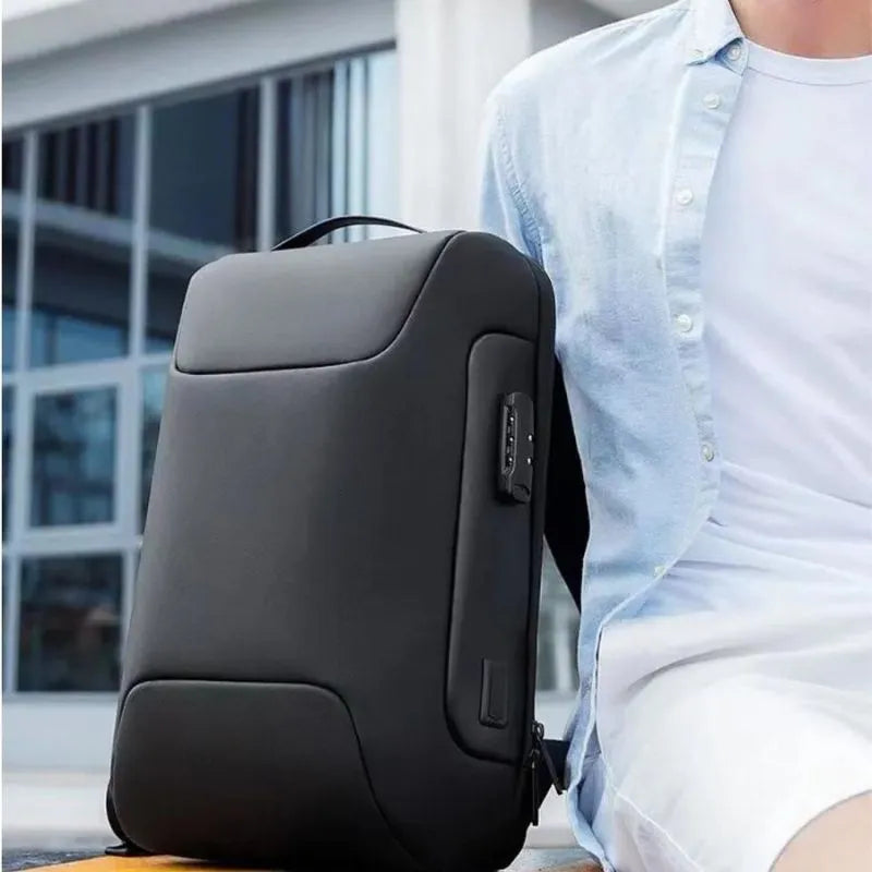 Plecak antykradzieżowy męski The SafeTrekker Wodoodporny USB