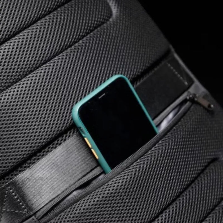Plecak antykradzieżowy męski The SafeTrekker Wodoodporny USB