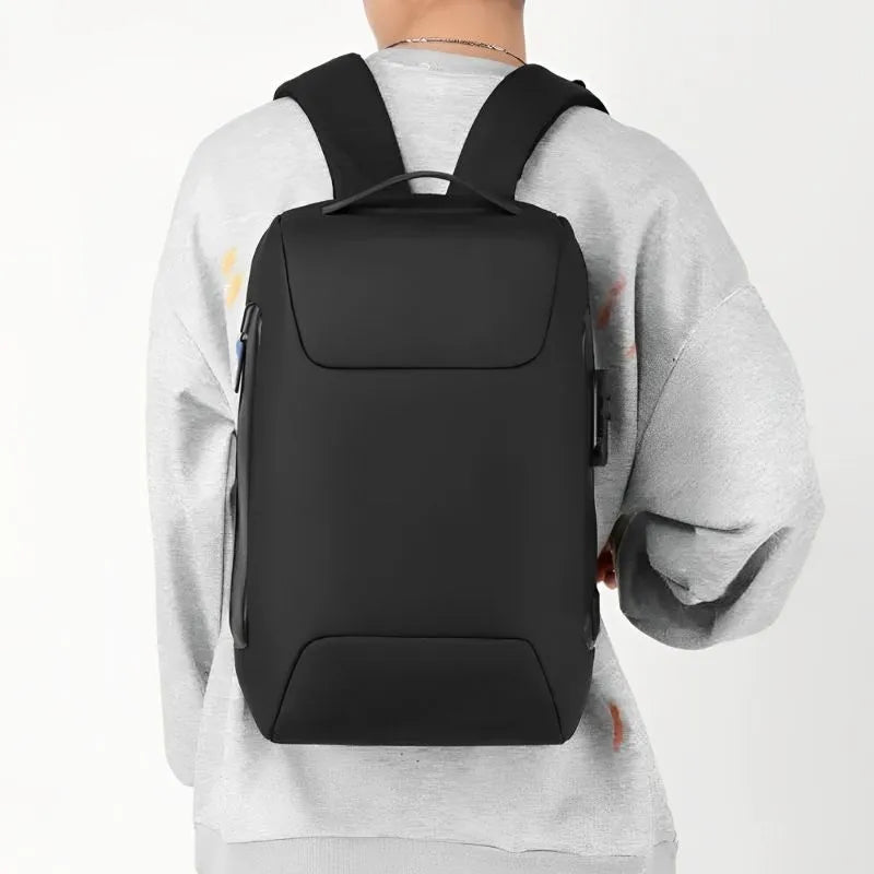 Plecak antykradzieżowy męski The SafeTrekker Wodoodporny USB