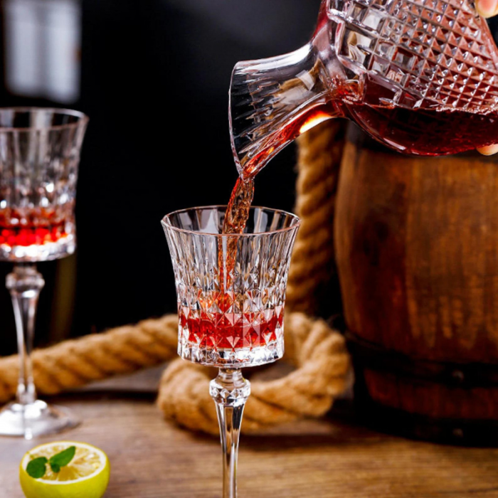 Obrotowy zestaw karafka do alkoholu z 2 srebrnymi kieliszkami