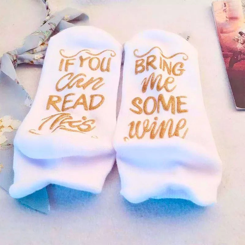 Zabawne skarpetki Bring Me Wine biale z zlotym napisem