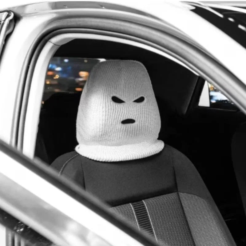 kominiarka-biala-zabawna-na-zaglowek-samochodu