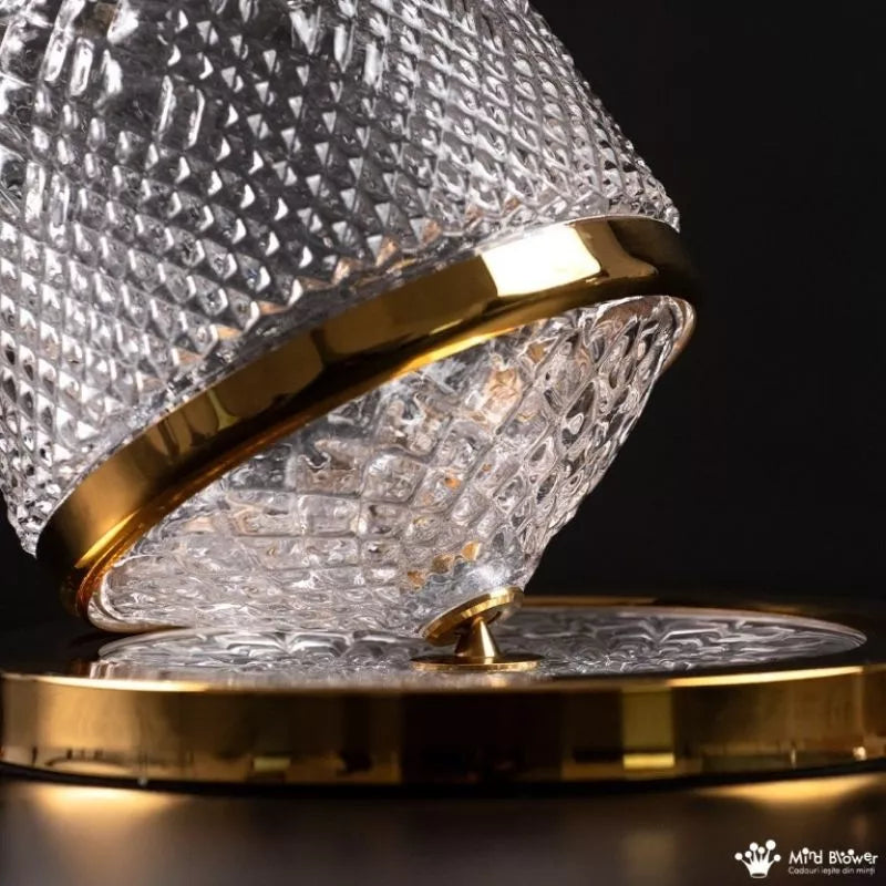 Złota karafka obrotowa do alkoholu