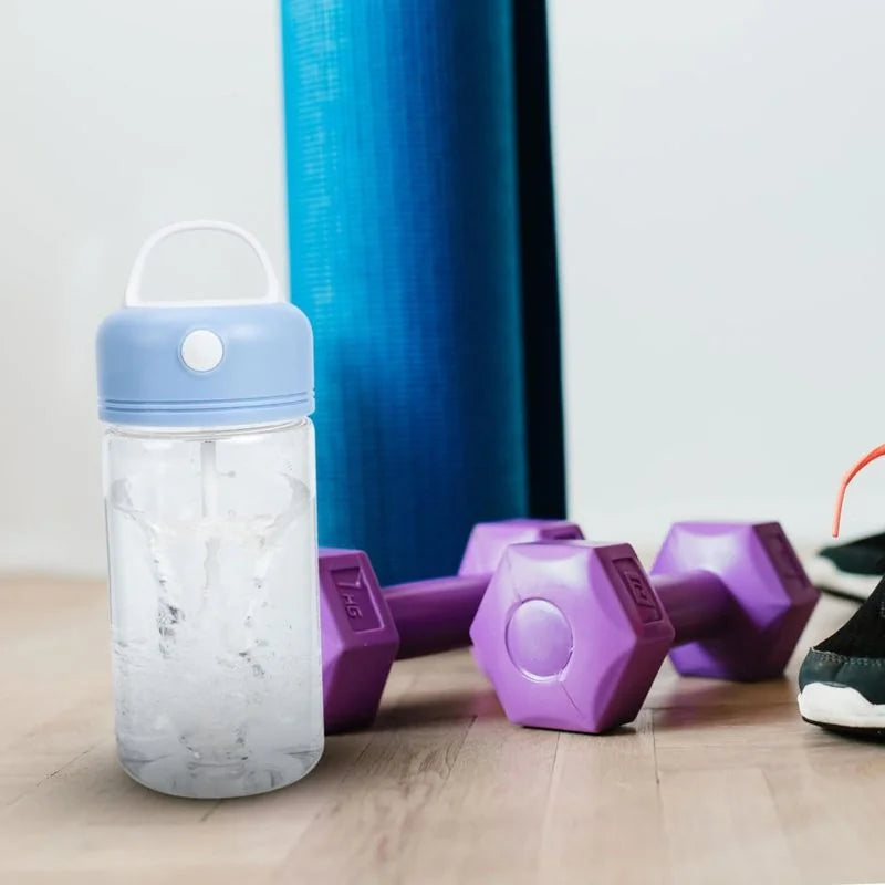 Butelka przenośna z automatycznym mieszaniem