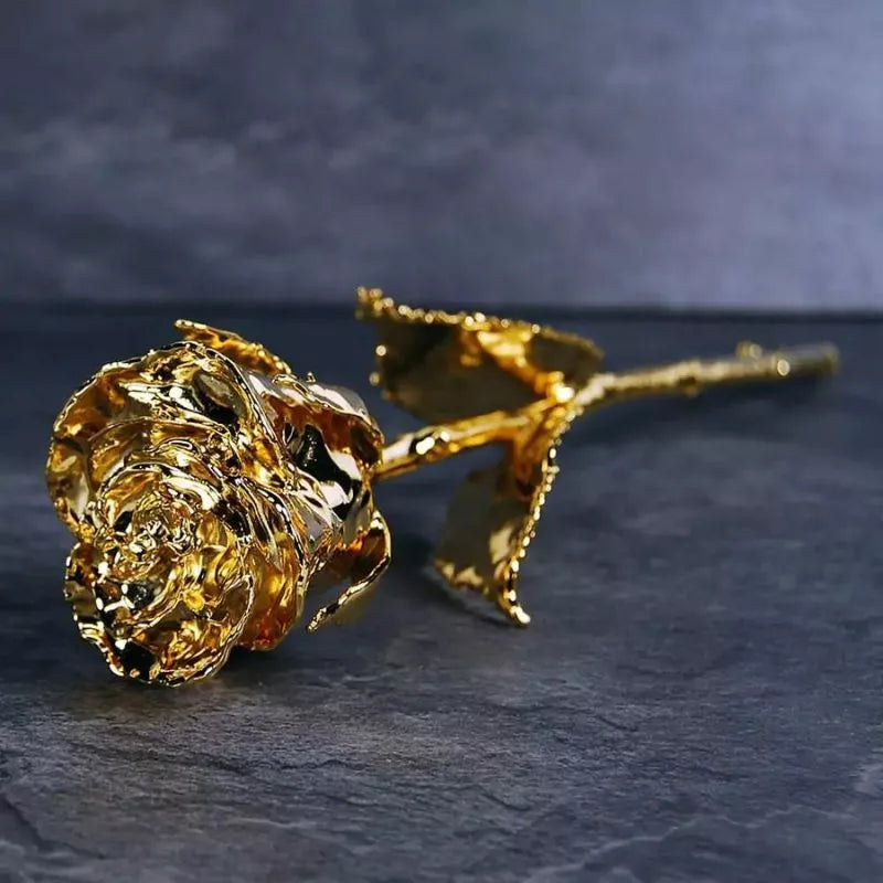 roza-pokryta-24k-zlotem  